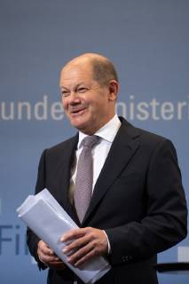 Bundesminister der Finanzen, Olaf Scholz von der Sozialdemokratischen Partei (SPD) laechelt nach der Pressekonferenz nach der Sitzung des Arbeitskreises Steuerschaetzungen am 25.10.2018 im Bundesfinanzministerium in Berlin, Deutschland.