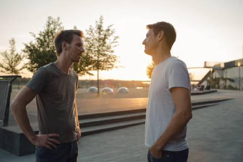 Two friends meeting at sunset, spending the evening talking model released Symbolfoto GUSF01039