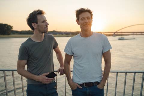 Two friends meeting at sunset, spending the evening talking model released Symbolfoto GUSF01041