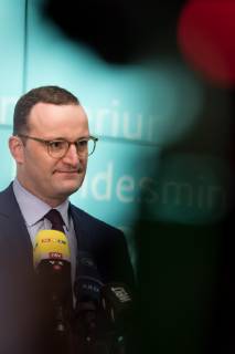 Bundesminister f??r Gesundheit, Jens Spahn von der Christlich Demokratischen Union (CSU) spricht gibt ein Statement zu dem geplanten Kabinettsbeschluss des Gesetzentwurfs zur Verbesserung der Zusammenarbeit und der Strukturen bei der Organspende (GZSO) im Bundesministerium f??r Gesundheit am 31.10.2018 in Berlin, Deutschland.