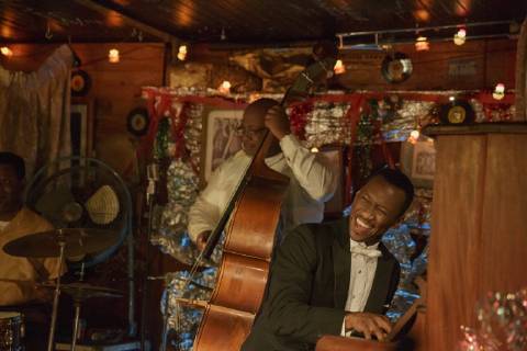 Dr. Donald Shirley (Mahershala Ali, right) gives an impromptu performance in Green Book, directed by Peter Farrelly. (2018) (Credit Photo: Universal Studios The Hollywood Archive) Los Angeles CA  Copyright: xPhotoxCredit:xPattixPerret Univex 33702_013THA