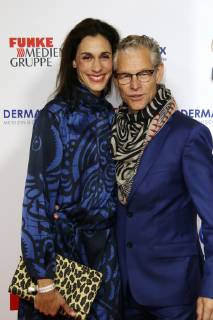 Entertainment Bilder des Tages Steffen Wink und seine Ehefrau Genoveva Mayer bei der Verleihung Goldene Bild der Frau am 7.11.2018 in Hamburg Goldene Bild der Frau Verleihung 2018 in Hamburg