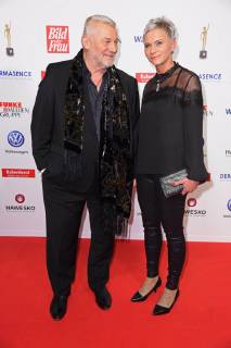 Heinz Hoenig mit Ehefrau Annika Kaersten bei der Verleihung Die Goldene Bild der Frau im Stage Operettenhaus in Hamburg am 07.11.2018