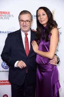 Jan Hofer mit Freundin Phong Lan Truong bei der Verleihung Die Goldene Bild der Frau im Stage Operettenhaus in Hamburg am 07.11.2018