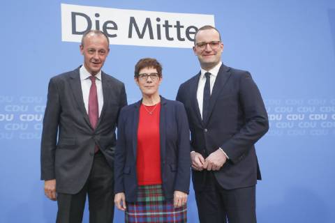 News Themen der Woche KW45 News Bilder des Tages Friedrich Merz , Annegret Kramp-Karrenbauer und Jens Spahn bei ihrer Vorstellung als Kandidaten für CDU-Bundesvorsitz beim Bundesvorstand der Frauen-Union im Konrad-Adenauer-Haus am 09.11.2018 in Berlin. Merz, Spahn und Kramp Karrenbauer beim ersten gemeinsamen Auftritt in Berlin