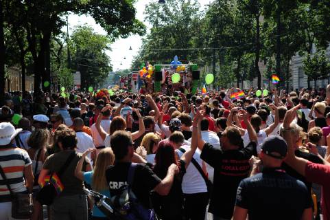 IMAGO Creative: Pride Month 2022, Engagement der Jugendlichen Wien, Regenbogenparade 2009 - Vienna, Rainbow Parade 2009