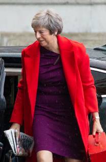 November 12, 2018 - London, London, UK - London, UK. British Prime Minister Theresa May arrives back in Downing Street. London UK - ZUMAl94_ 20181112_zaf_l94_025 Copyright: xTomxNicholsonx