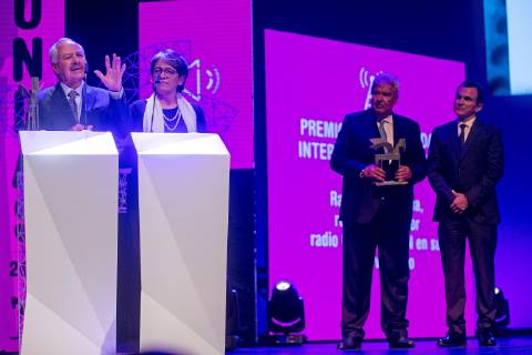 (L-R) Director of the radio show 6AM Hoy por hoy of Caracol Radio Dario Arizmendi, Director of RCN Radio Yolanda Ruiz, RCN Radio President Fernando Molina Soto and General Director of Caracol Radio Juan Ignacio Reglero receive the International Radio Ondas Award for the 70th anniversary of the Colombian radio during the 65th Ondas Awards, at the Gran Teatre del Liceu, in Barcelona, Catalonia, Spain, 14 November 2018. 65th Ondas Awards !ACHTUNG: NUR REDAKTIONELLE NUTZUNG!  Copyright: xQuiquexGarciax GRAF8759 20181115-636778374416404950