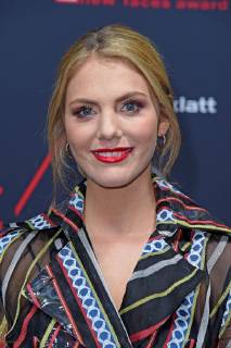 Viviane Geppert (in Aigner) beim BUNTE New Faces Award Style im Spindler & Klatt in Berlin