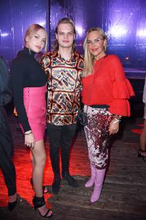Natascha Ochsenknecht mit Tochter Cheyenne Ochsenknecht und Sohn Wilson Gonzalez Ochsenknecht beim BUNTE New Faces Award Style im Spindler & Klatt in Berlin