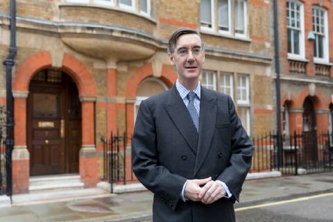 November 16, 2018 - London, London, UK - London, UK. Conservative MP, Jacob Rees-Mogg leaving his central London home this morning. London UK - ZUMAl94_ 20181116_zaf_l94_004 Copyright: xVickiexFloresx