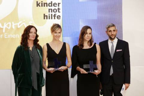 Natalia Wörner, Anna Tillack, Natalie Amiri und Michel Abdollahi bei der 20. Verleihung des Medienpreises Kinderrechte in der Einen Welt der Kindernothilfe im Schloss Bellevue. Berlin, 15.11.2018