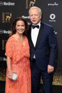 Tom Buhrow mit Freundin Daniela Boff BAMBI 2018 - Roter Teppich im Theater am Potsdamer Platz in Berlin am 16.11.2018