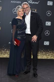 Birgit Schrowange mit Freund Frank Spothelfer BAMBI 2018 - Roter Teppich im Theater am Potsdamer Platz in Berlin am 16.11.2018