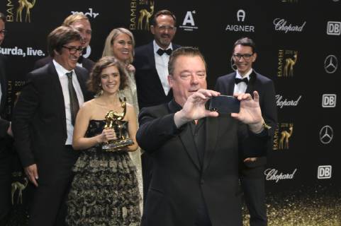 Lars Eidinger, Liv Lisa Fries und Peter Kurth mit ihren Filmteams bei der 70. Bambi-Verleihung 2018 im Stage Theater am Potsdamer Platz. Berlin, 16.11.2018