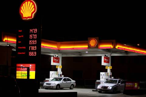 News Themen der Woche KW47 News Bilder des Tages November 21, 2018 - Cologne, Germany - A shell fuel station price sign is seen in Cologne, Germany. .Diesel fuel prices are rising nearly as high as super fuel prices. Gasoline prices remain high in Germany after reaching record levels recently. Cologne Germany - ZUMAs197 20181121_zaa_s197_090 Copyright: xOsamaxFaisalx