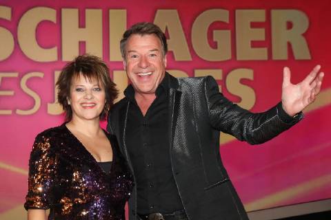 Duett - Saengerin Nicki (buergerl.,Doris Andrea Hrda,GER) und Saenger Patrick Lindner (GER) - Live MDR Show Die Schlager des Jahres 2018 aus dem Congress Centrum in Suhl - Fotografiert am 23.11.2018