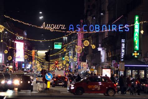 Illuminations and traffic in Corso Buenos Aires (Maurizio Maule, Milan - 2018-11-27) p.s. la foto e utilizzabile nel rispetto del contesto in cui e stata scattata, e senza intento diffamatorio del decoro delle persone rappresentate  Copyright: xMaurizioxMaulex xIPAx xFOTOGRAMMAx