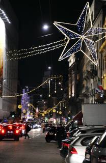 Illuminations and traffic in Corso Buenos Aires (Maurizio Maule, Milan - 2018-11-27) p.s. la foto e utilizzabile nel rispetto del contesto in cui e stata scattata, e senza intento diffamatorio del decoro delle persone rappresentate  Copyright: xMaurizioxMaulex xIPAx xFOTOGRAMMAx
