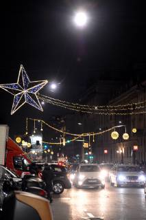 Illuminations and traffic in Corso Buenos Aires (Maurizio Maule, Milan - 2018-11-27) p.s. la foto e utilizzabile nel rispetto del contesto in cui e stata scattata, e senza intento diffamatorio del decoro delle persone rappresentate  Copyright: xMaurizioxMaulex xIPAx xFOTOGRAMMAx