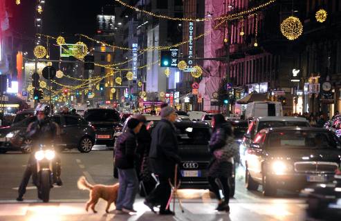 Illuminations and traffic in Corso Buenos Aires (Maurizio Maule, Milan - 2018-11-27) p.s. la foto e utilizzabile nel rispetto del contesto in cui e stata scattata, e senza intento diffamatorio del decoro delle persone rappresentate  Copyright: xMaurizioxMaulex xIPAx xFOTOGRAMMAx