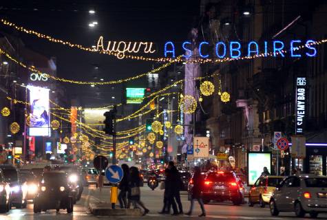 Illuminations and traffic in Corso Buenos Aires (Maurizio Maule, Milan - 2018-11-27) p.s. la foto e utilizzabile nel rispetto del contesto in cui e stata scattata, e senza intento diffamatorio del decoro delle persone rappresentate  Copyright: xMaurizioxMaulex xIPAx xFOTOGRAMMAx