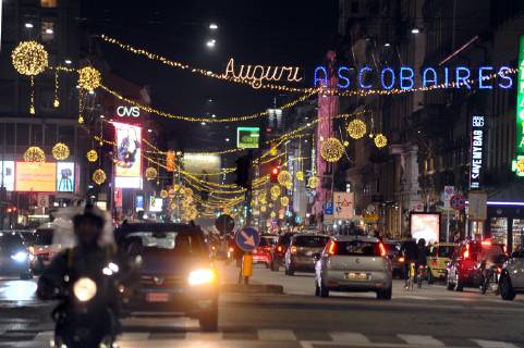 Illuminations and traffic in Corso Buenos Aires (Maurizio Maule, Milan - 2018-11-27) p.s. la foto e utilizzabile nel rispetto del contesto in cui e stata scattata, e senza intento diffamatorio del decoro delle persone rappresentate  Copyright: xMaurizioxMaulex xIPAx xFOTOGRAMMAx