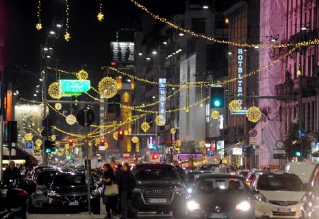 Illuminations and traffic in Corso Buenos Aires (Maurizio Maule, Milan - 2018-11-27) p.s. la foto e utilizzabile nel rispetto del contesto in cui e stata scattata, e senza intento diffamatorio del decoro delle persone rappresentate  Copyright: xMaurizioxMaulex xIPAx xFOTOGRAMMAx