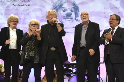 Höhner, Bernhard Paul, Karl Dall und Armin Laschet bei der Verleihung des Staatspreises NRW im Gürzenich. Köln, 27.11.2018