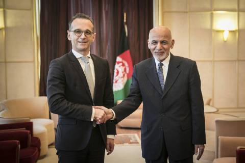 News Themen der Woche KW48 News Bilder des Tages Bundesaussenminister Heiko Maas (L), SPD, trifft sich mit Aschraf Ghani (R), Praesident von Afghanistan, zum Gespraech im Rahmen der Afghanistan-Konferenz in Genf, 28.11.2018. Genf Switzerland