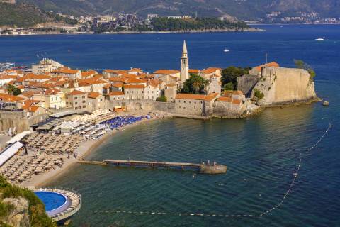 Altstadt mit Stadtstrand, Budva, Adriaküste, Montenegro, Europa Copyright: imageBROKER/MartinxSiepmann iblman04786249