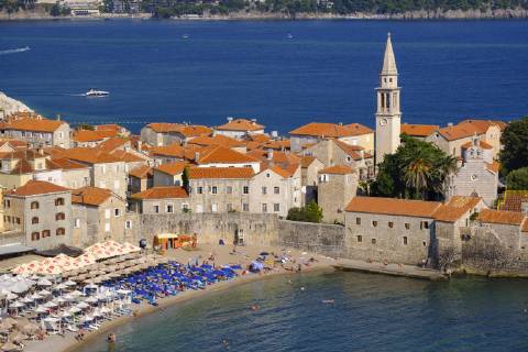 Altstadt mit Stadtstrand, Budva, Adriaküste, Montenegro, Europa Copyright: imageBROKER/MartinxSiepmann iblman04786251