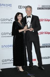 29 November 2018 - Beverly Hills, California - Sue Kroll, Doug Darrow. 32nd American Cinematheque Award Presentation Honoring Bradley Cooper held at The Beverly Hilton Hotel. Photo Credit: PMA AdMedia 232851 2018-11-29 Etats-Unis  Copyright: xAdMediax STAR_232851_041