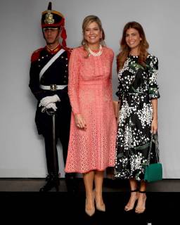 Entertainment Bilder der Woche KW48 Entertainment Bilder des Tages Argentinian First Lady Juliana Awada (R) and Queen Maxima of The Netherlands pose upon their arrival at the Museum of Latin American Art for a first ladies event on the occasion of the G20 summit in Buenos Aires, Argentina, 01 December 2018, The G20 Summit brings together the heads of State or Government of the 20 largest economies and takes place from 30 November to 01 December 2018. G20 Summit in Buenos Aires !ACHTUNG: NUR REDAKTIONELLE NUTZUNG!  Copyright: xJUANxIGNACIOxRONCORONIx AME3611 20181201-636792841776454384