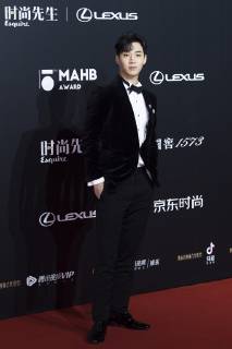 Canadian singer and actor Henry Lau poses as he arrives for the 15th Esquire Men At His Best (MAHB) Award 2018 in Beijing, China, 4 December 2018. Henry Lau suits up to highlight 2018 Esquire Men At His Best Award in Beijing  bjl363636