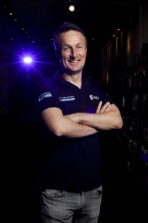 Dr. Matthias Maurer hält den Vortrag Space Talk - Raumfahrt heute und morgen beim Event Lichtjahre voraus in der Stadtbibliothek für das Deutsche Zentrum für Luft- und Raumfahrt (DLR) in der Kölner Zentralbibliothek. Köln, 03.12.2018