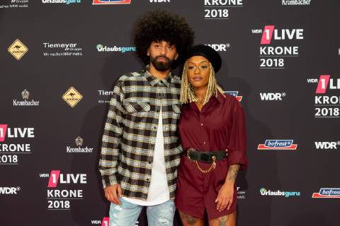 Bochum, Germany 06.12.2018, 1Live Krone 2018, Nura Habib Omer mit Begleitung auf dem Roten Teppich der 1Live Krone ( DeFodi001