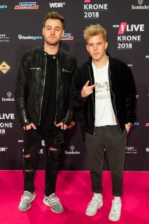 Bochum, Germany 06.12.2018, 1Live Krone 2018, Kai Fichtner (Kayef) mit Begleitung auf dem Roten Teppich der 1Live Krone ( DeFodi001