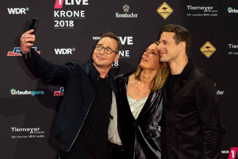 Entertainment Themen der Woche KW49 Entertainment Bilder des Tages Bochum, Germany 06.12.2018, 1Live Krone 2018, Matthias Opdenhövel, Jessy Wellmer und Alexander Bommes auf dem Roten Teppich der 1Live Krone ( DeFodi001