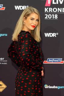 Bochum, Germany 06.12.2018, 1Live Krone 2018, Mrs. Bella auf dem Roten Teppich der 1Live Krone ( DeFodi001