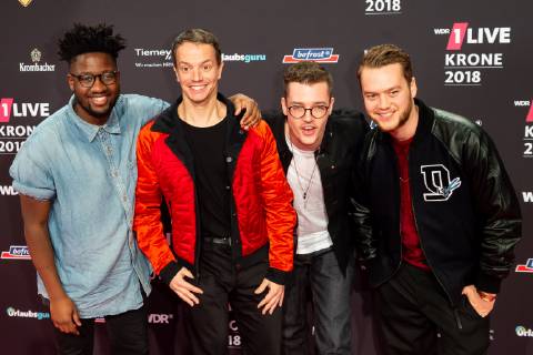 Bochum, Germany 06.12.2018, 1Live Krone 2018, Alle Farben, Kelvin Jones und Younotus auf dem Roten Teppich der 1Live Krone ( DeFodi001