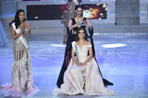 Entertainment Themen der Woche KW49 Entertainment Bilder des Tages SANYA, CHINA - DECEMBER 08: Miss Mexico Vanessa Ponce de Leon reacts as she is crowned the 68th Miss World by Miss World 2017 Manushi Chhillar on December 8, 2018 in Sanya, Hainan Province of China.  Copyright: xVCGx CFP111180751345