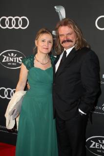 Leslie Mandoki mit Frau Eva Mandoki, Audi Generation Award 2018 im Hotel Bayerischer Hof in Muenchen am 11.12.2018