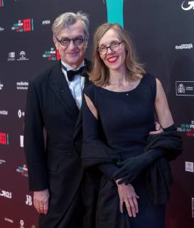 Entertainment Bilder der Woche KW50 Entertainment Bilder des Tages German filmmaker and President of the European Film Academy, Wim Wenders (L), poses for the photographers on the red carpet of European Film Festival at Teatro de la Maestranza in Sevilla, Andalusia, Spain, 15 December 2018. European Film Festival in Sevilla !ACHTUNG: NUR REDAKTIONELLE NUTZUNG!  Copyright: xJulioxMunozx GRAF7863 20181215-636805089327306106