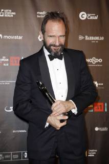 Ralph Fiennes, Gewinner beste europäische Leistung im Weltkino, bei der Verleihung des 31. Europäischen Filmpreises 2018 im Teatro de la Maestranza. Sevilla, 15.12.2018