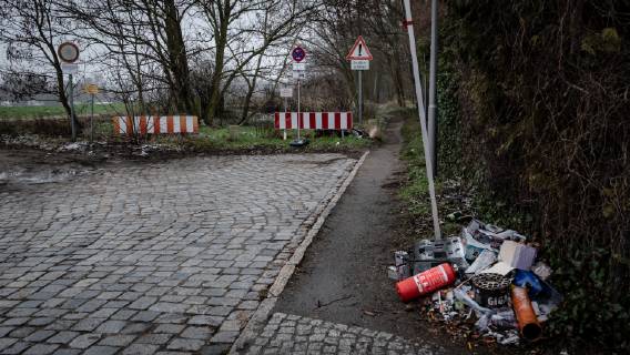 Berlin Reinickendorf OT Lübars; Alter Bernauer Heerweg; es gibt Pläne, die beidseitige Sackgasse zu öffnen als Verbindung zwischen Pankow und Reinickendorf Berlin