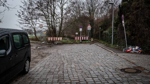 Berlin Reinickendorf OT Lübars; Alter Bernauer Heerweg; es gibt Pläne, die beidseitige Sackgasse zu öffnen als Verbindung zwischen Pankow und Reinickendorf Berlin