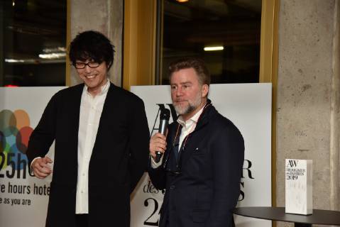 Der japanische Designer Oki Sato alias NENDO! , Preisträger des A&W Designer des Jahres 2019 Preises (l) und Jörn Frederic Kengelbach Chefredakteur A&W Architektur & Wohnen (r) posiert am 13.01.2019 in Köln