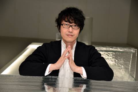 Der japanische Designer Oki Sato alias NENDO! , Preisträger des A&W Designer des Jahres 2019 Preises posiert am 13.01.2019 in Köln