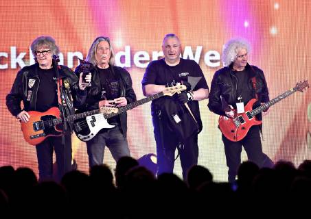 13.01.2019, xlakx, Musik , smago! AWARD emspor, v.l.The Lords (die dienstaelteste deutsche Beat-Band der Welt)mit dem Award in der Hand auf der Buehne bei der Verleihung des smago! Award im Mercure Hotel MOA. Berlin, 13.01.2019 Musik , smago! AWARD
